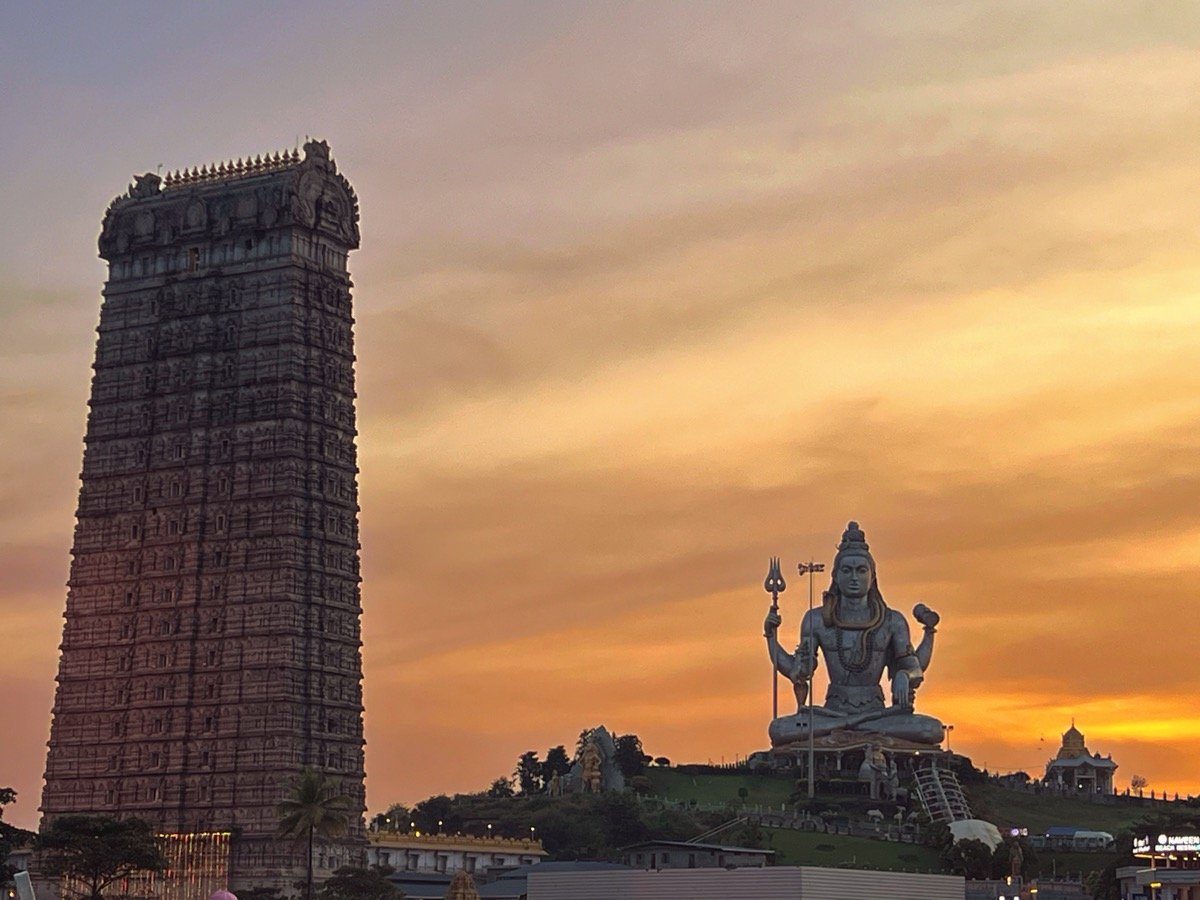 Murudeshwar temple at sunset